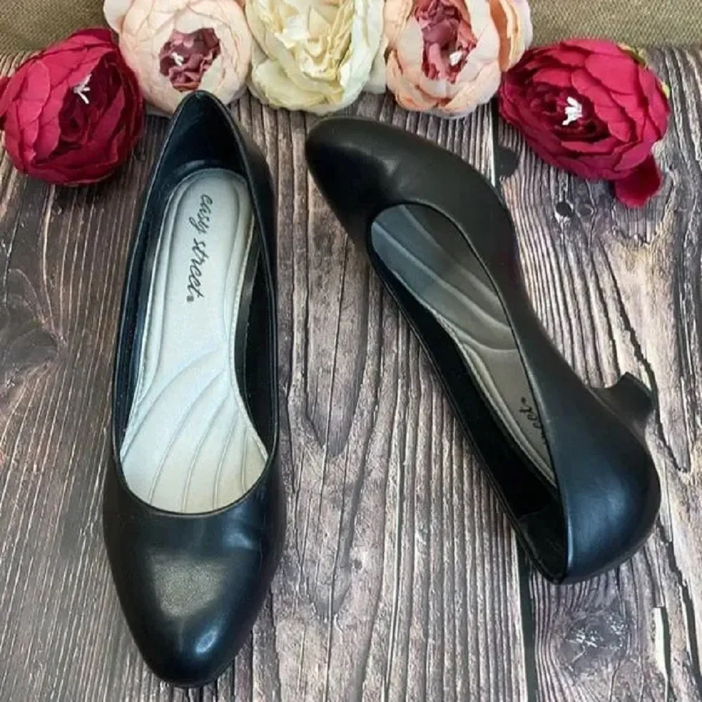 Easy Street Black Proper Pumps 8.5M