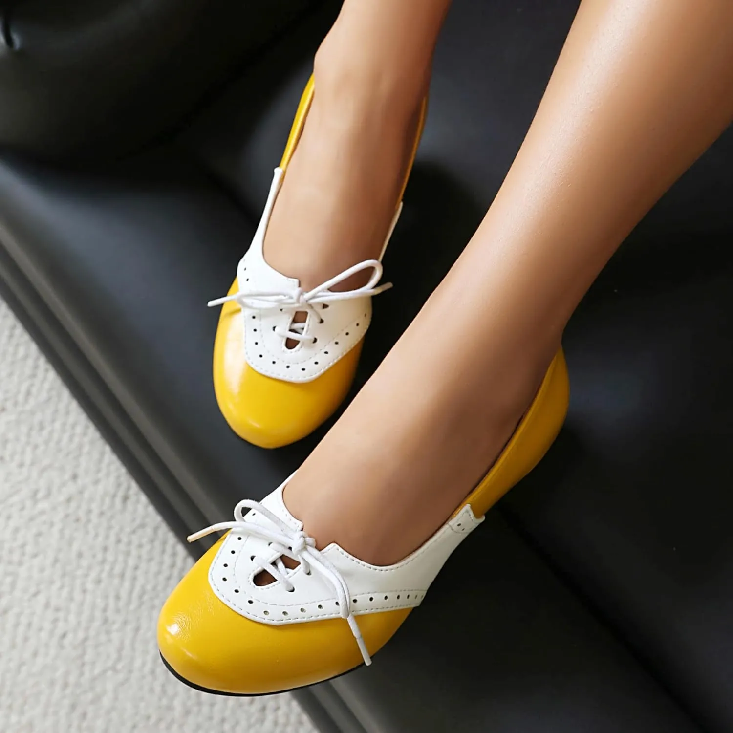 Elerhythm Women's Mary Jane 1920s Pump Heels Two Tones Classic and Retro Lace Up Wingtip 1950s Vintage Round Closed Toe 1940s Shoes