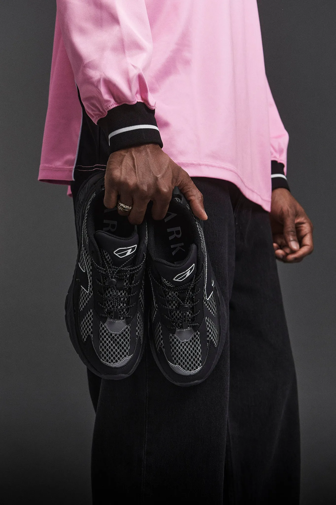 Forma Runner | Black | Women