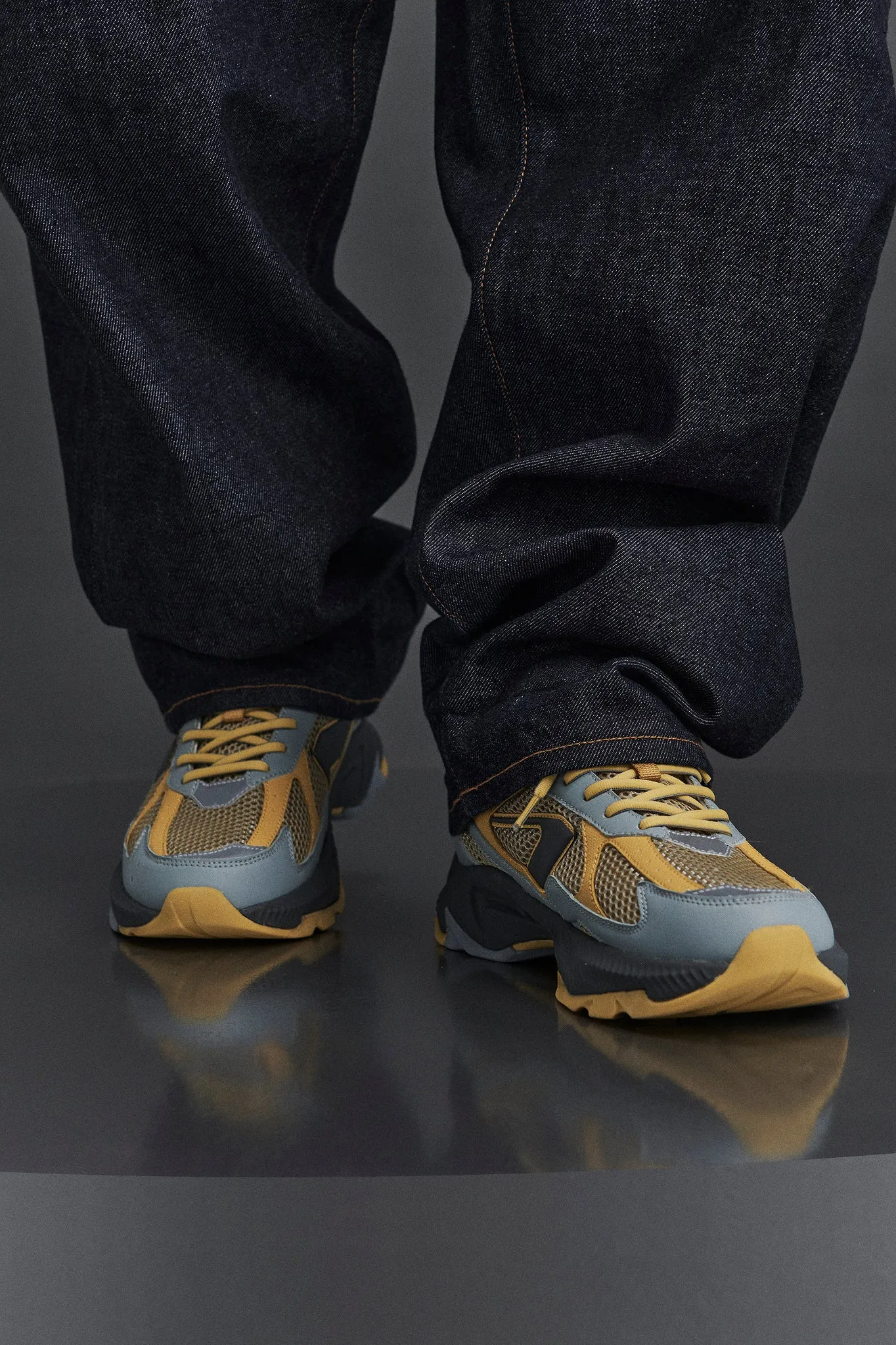 Forma Runner | Dark Grey Mustard | Women