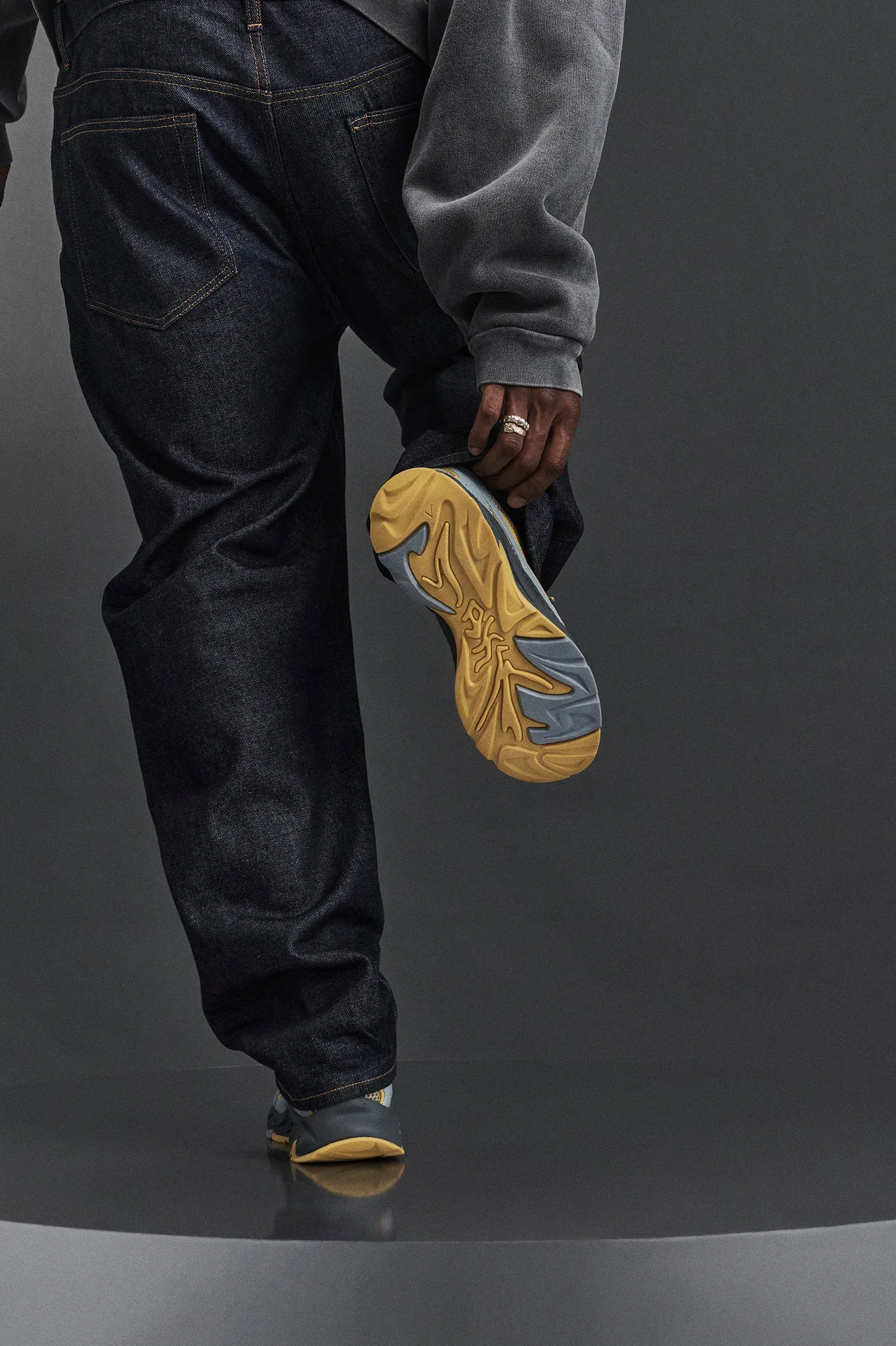 Forma Runner | Dark Grey Mustard | Women