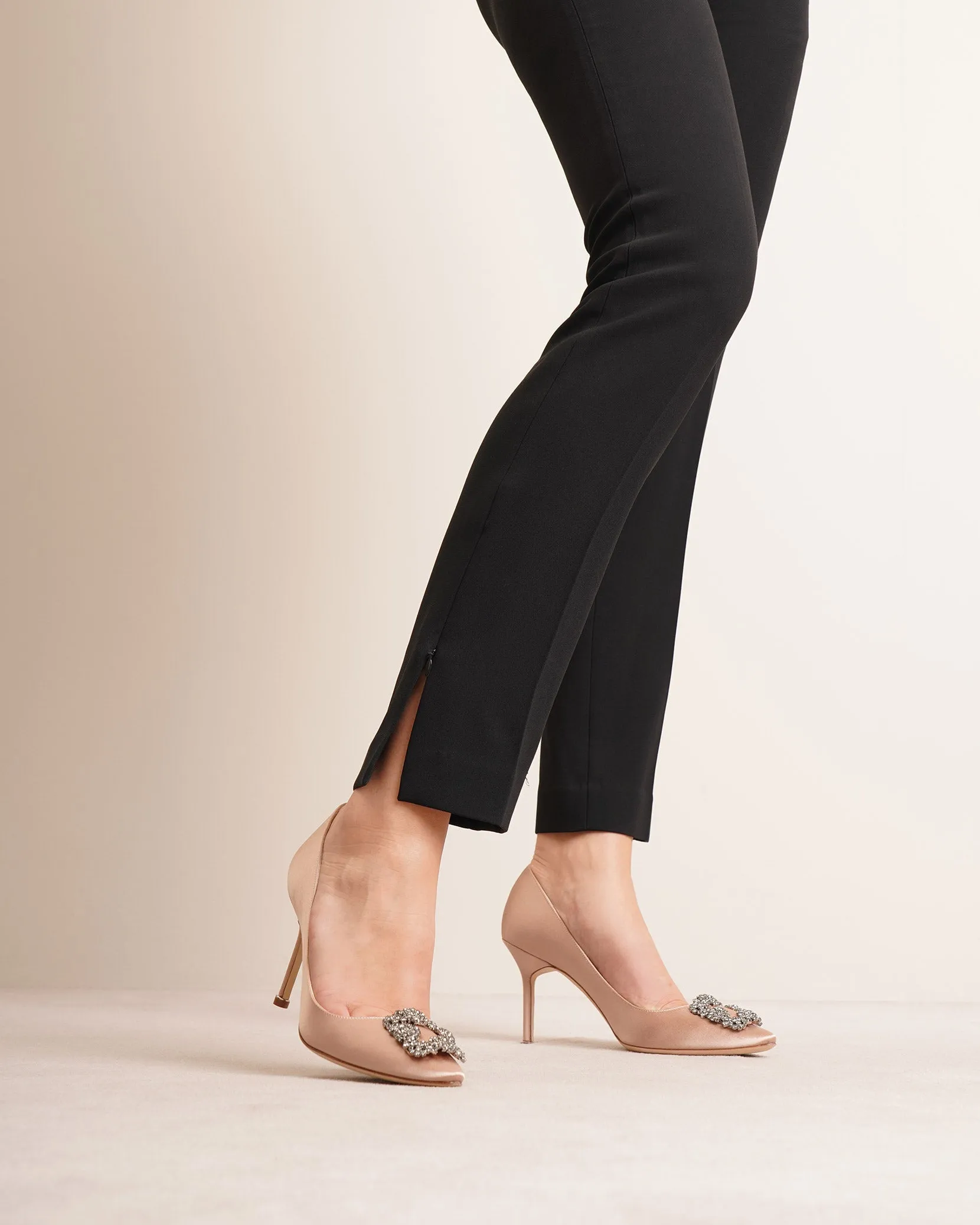 Hangisi 90 beige rose satin pumps