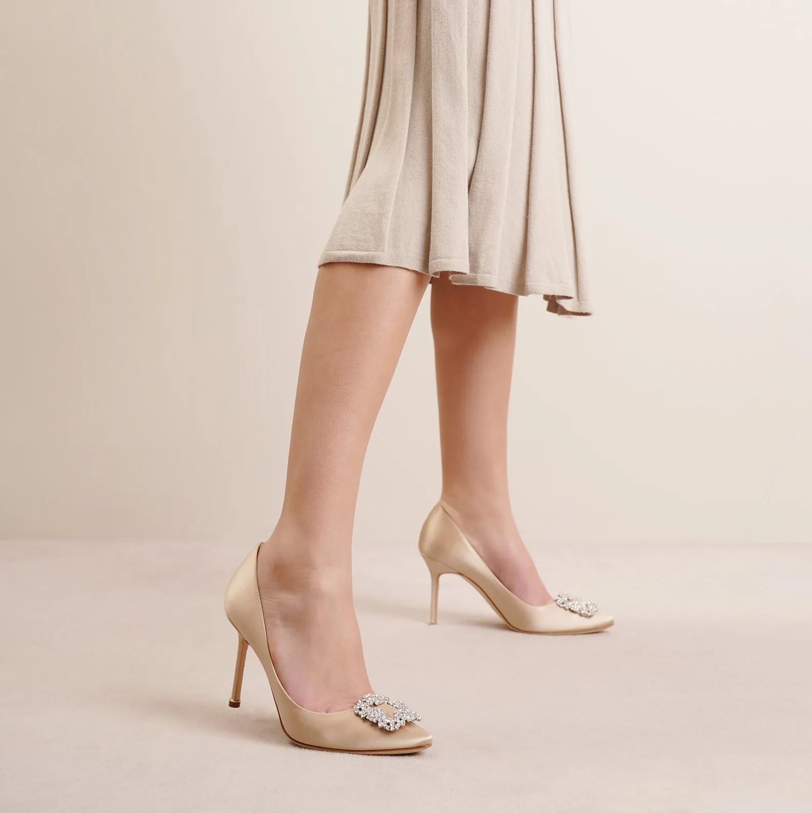 Hangisi 90 champagne satin pumps