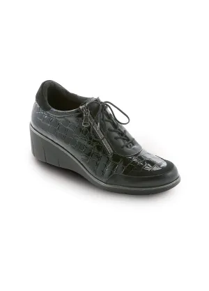 Laced and zipped derby