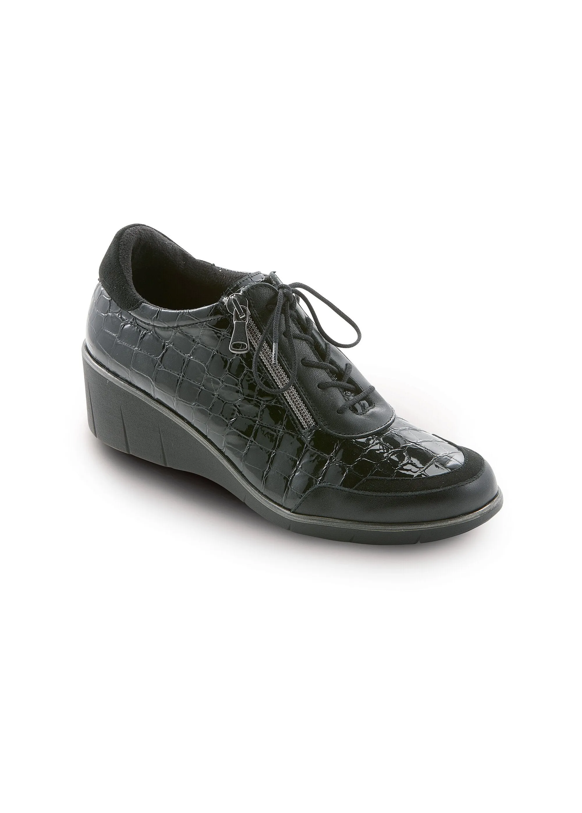 Laced and zipped derby