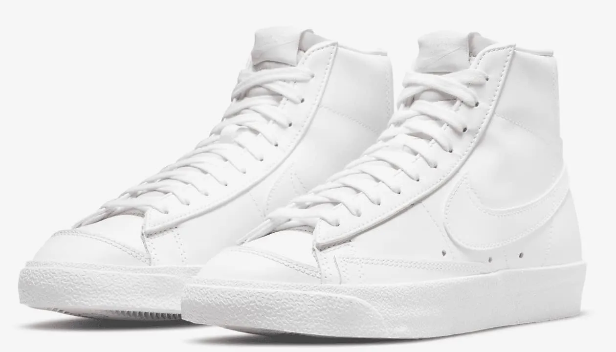 Nike Women's Sneaker, Medium