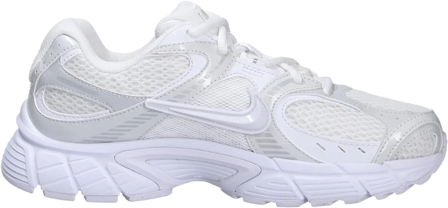 Nike Women's V5 Runner Sneaker