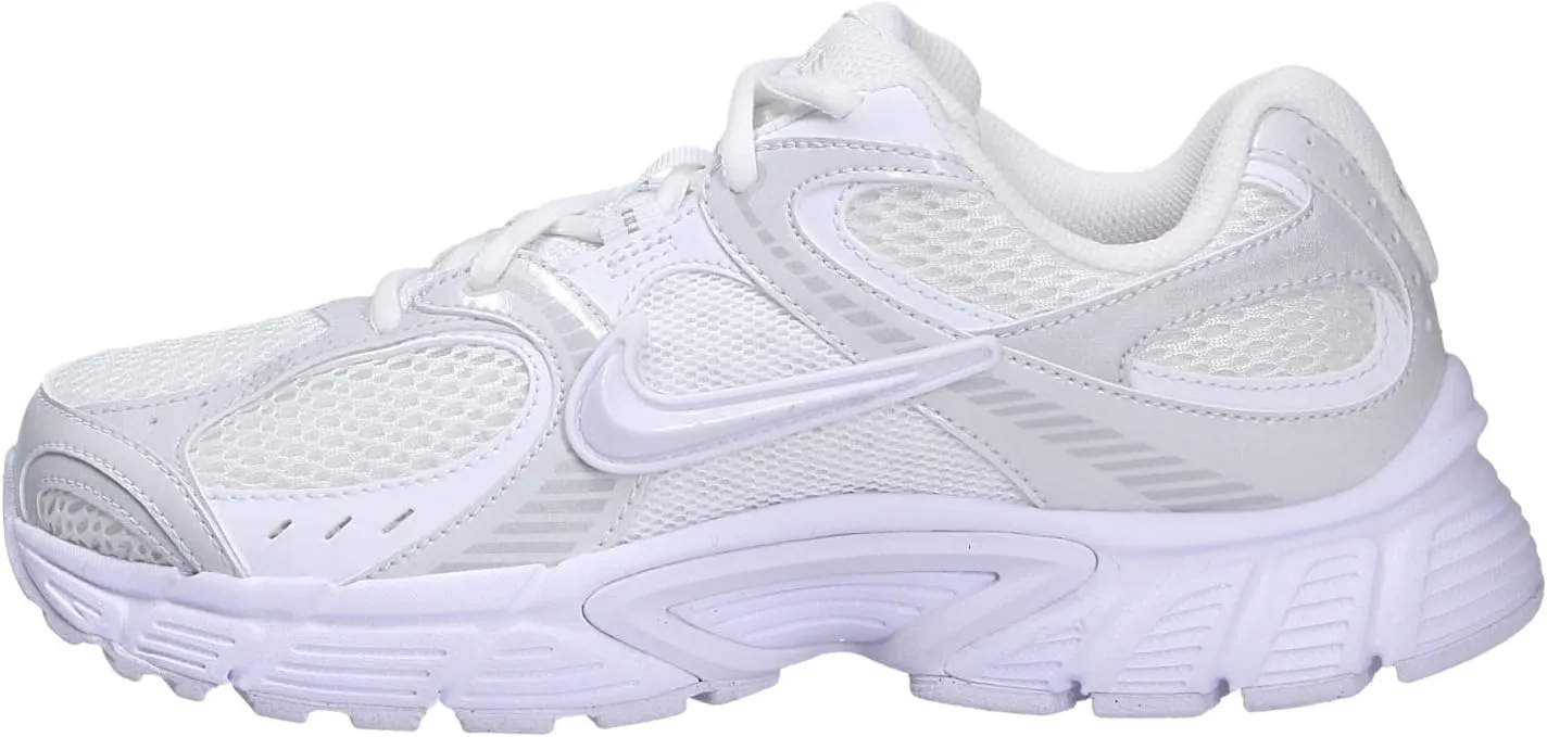 Nike Women's V5 Runner Sneaker