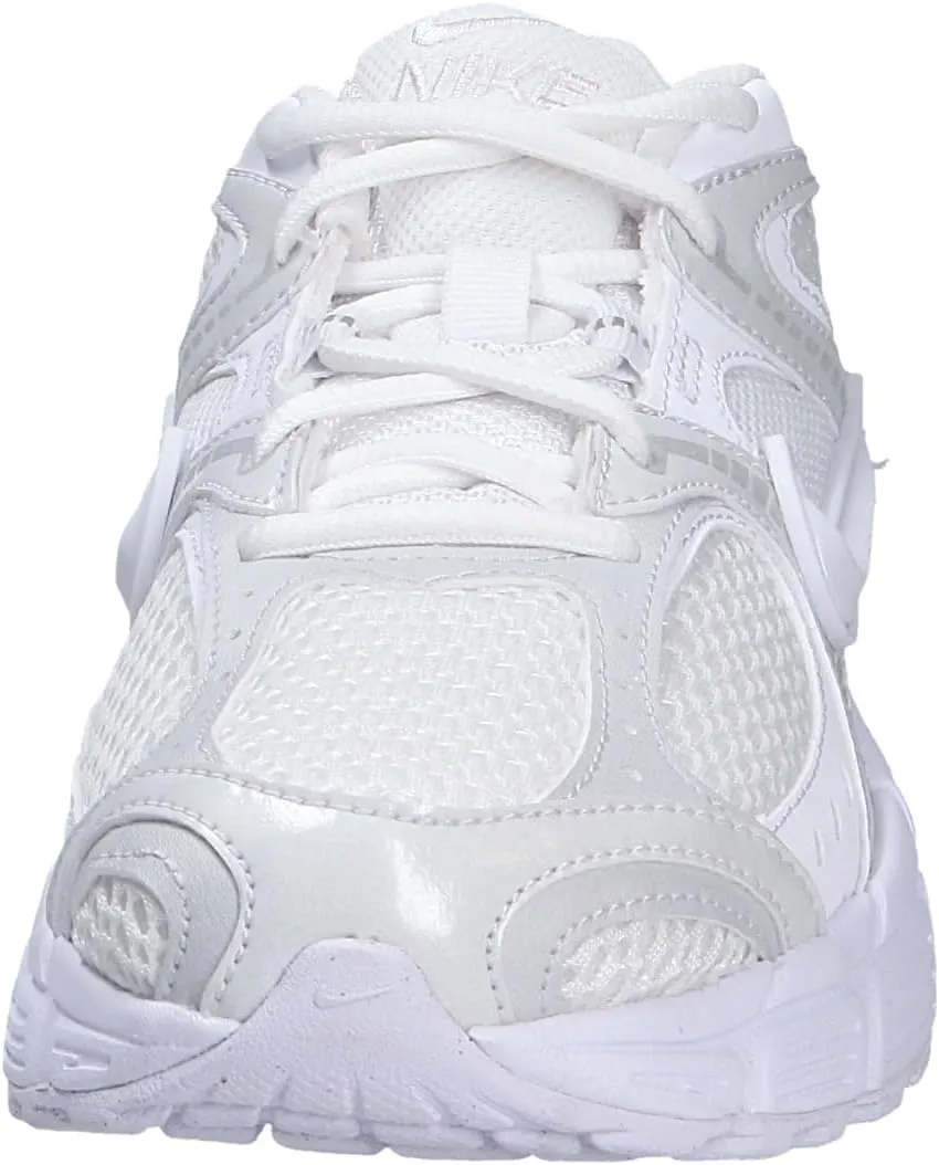 Nike Women's V5 Runner Sneaker
