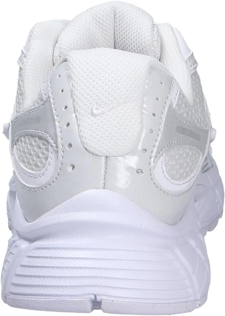 Nike Women's V5 Runner Sneaker