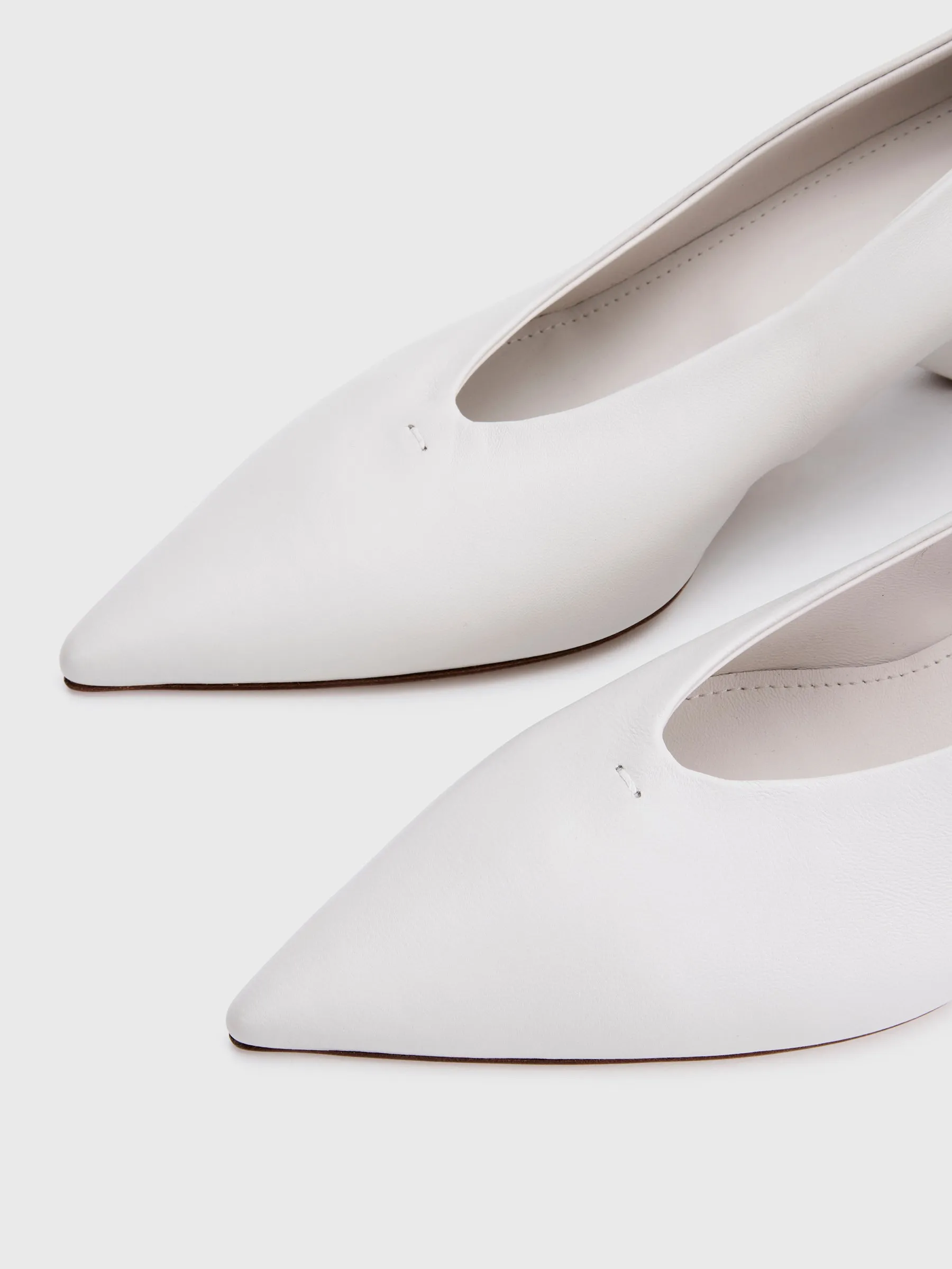 Point Toe Pump