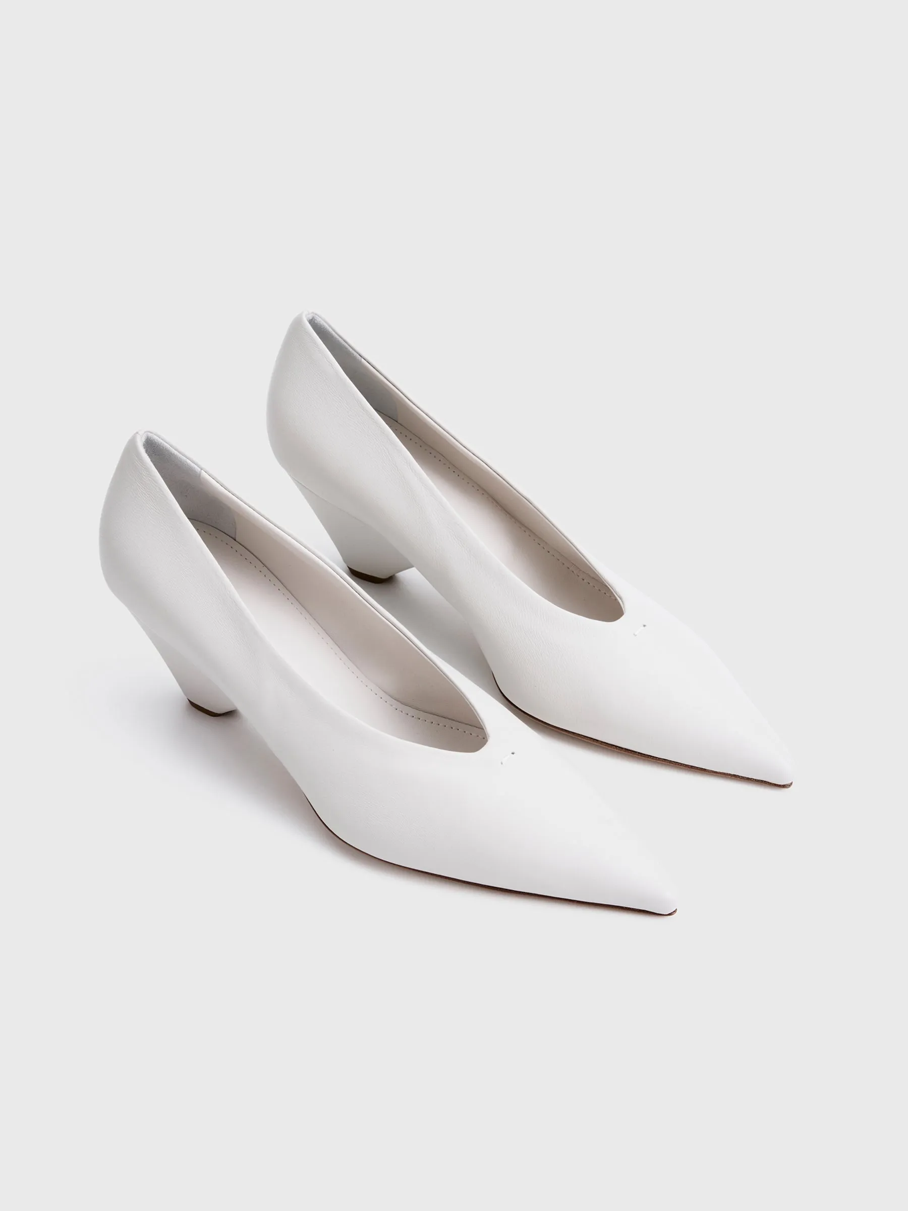 Point Toe Pump