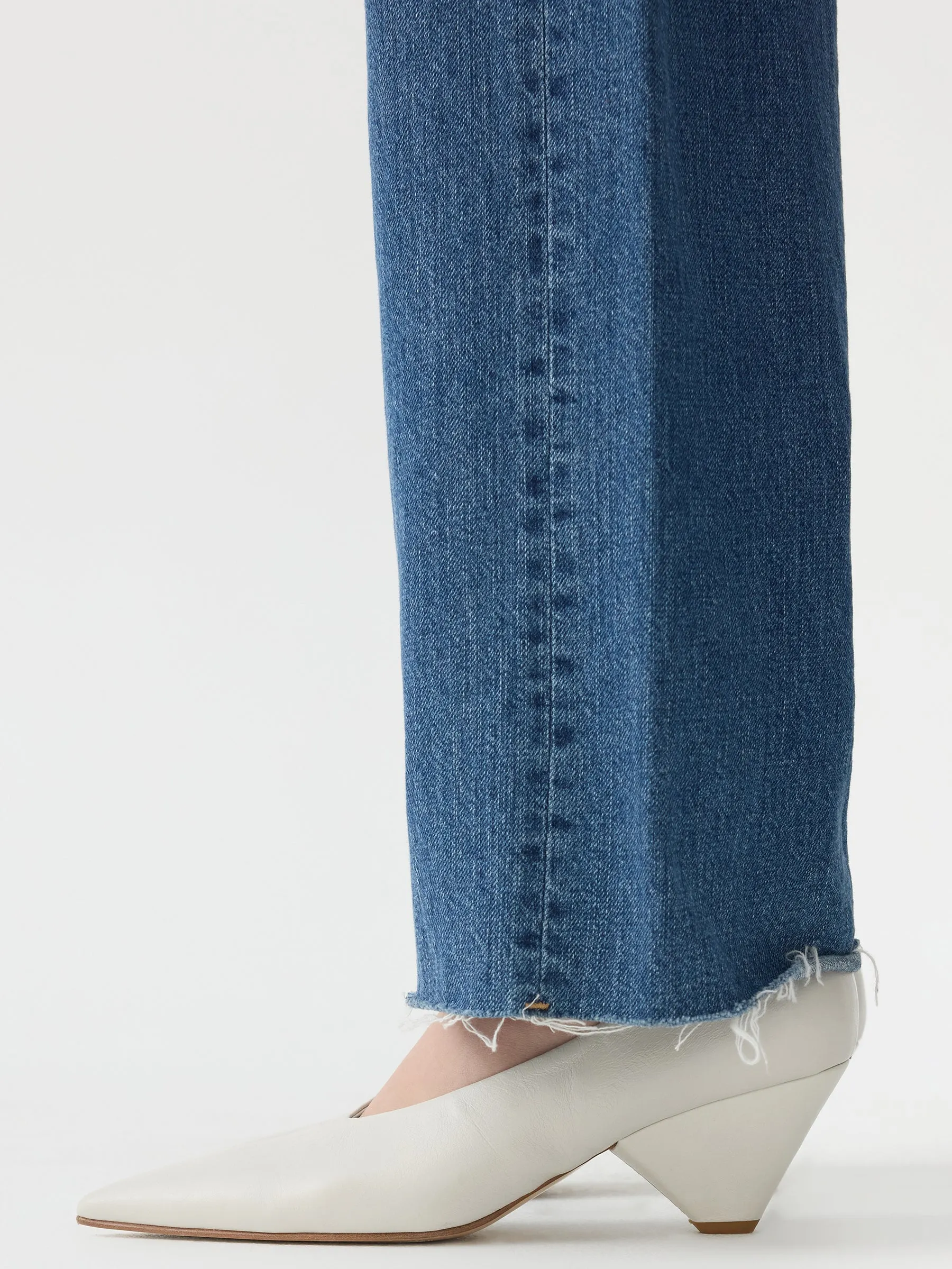 Point Toe Pump
