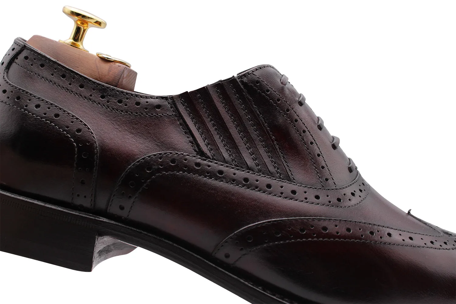 Slip-On Oxford mit Brogue-Verzierungen