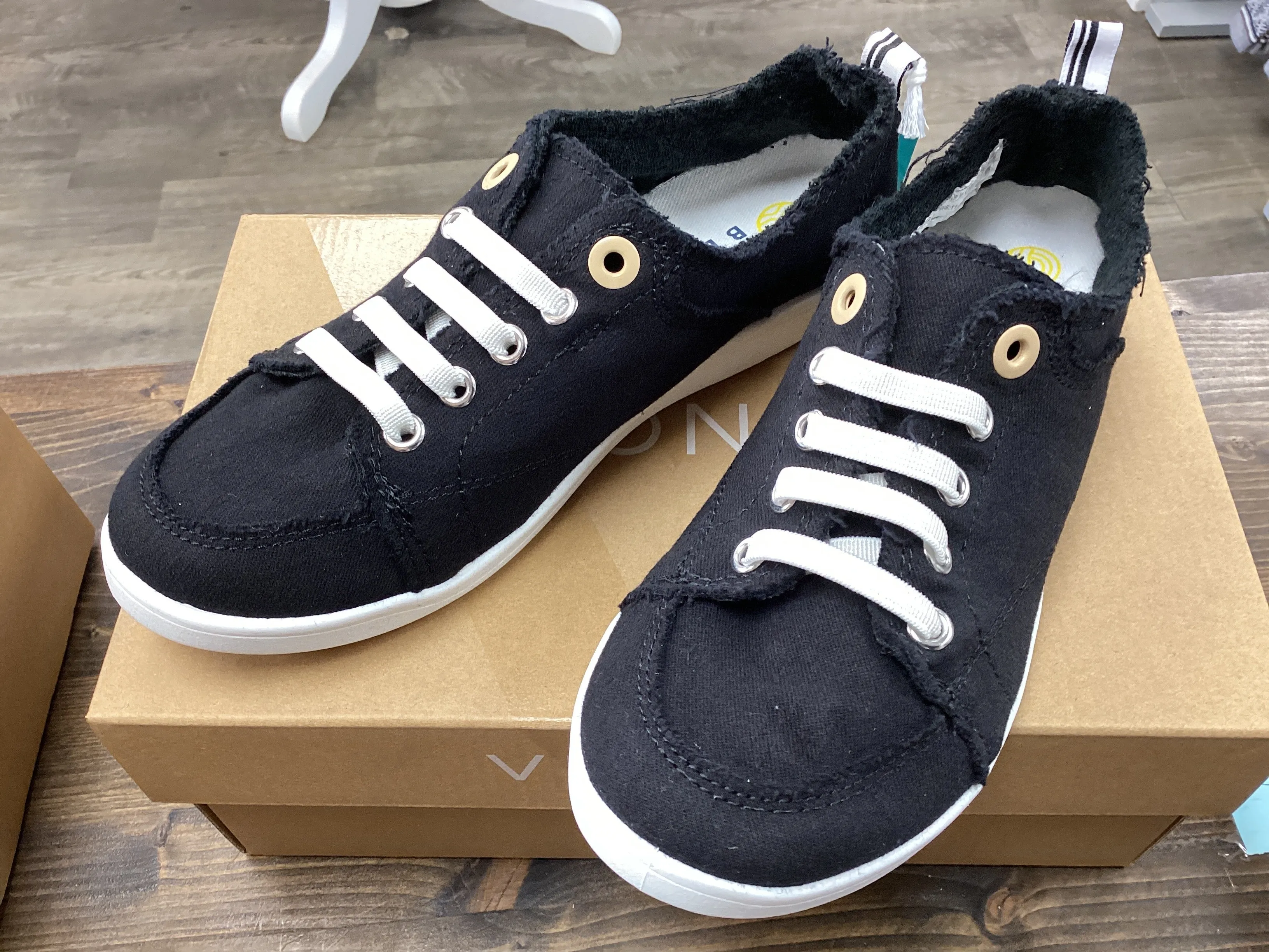 Vionic Pismo Canvas Sneaker