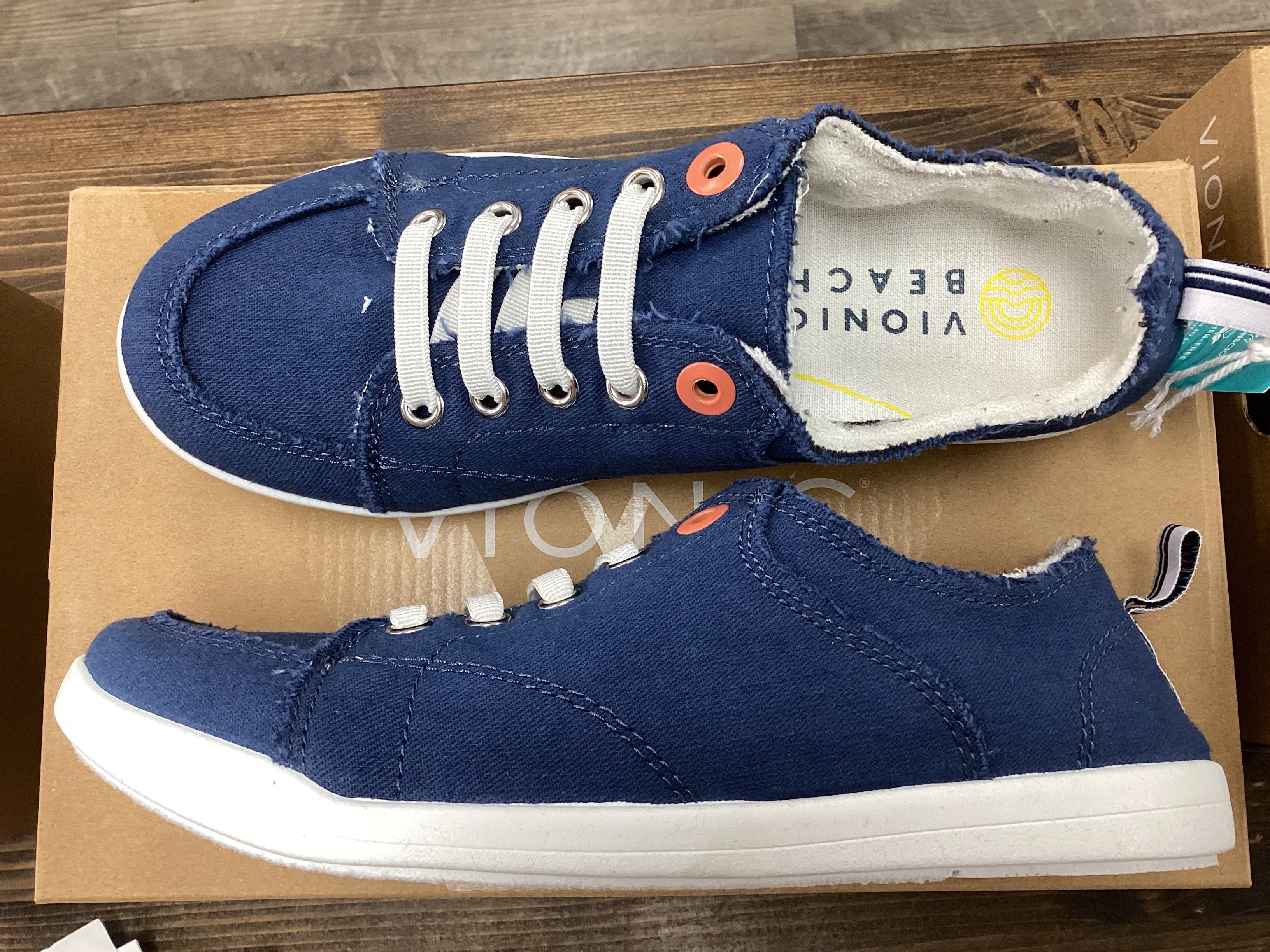 Vionic Pismo Canvas Sneaker
