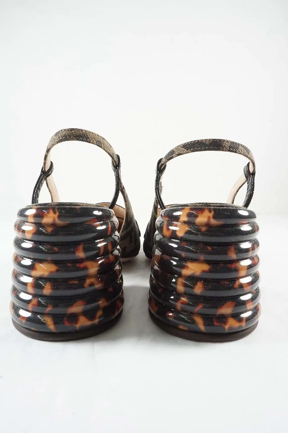 [WS5603] Fendi | Mid Heel Pump