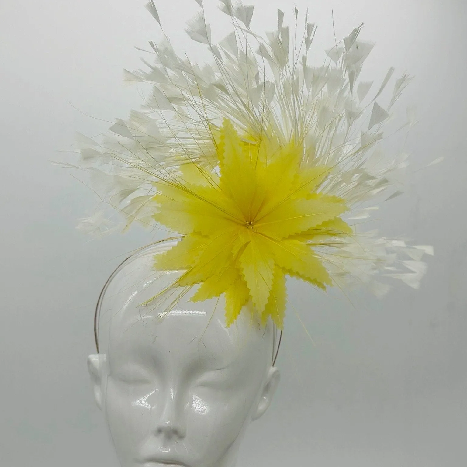 Yellow and white Derby Fascinator, Kentucky Derby Hat Alternative, Kentucky derby hat (GOLD LINE)